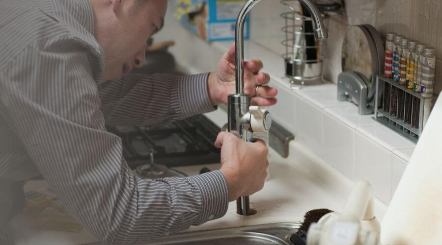 Expert burst pipe repair services in Leonard, MO
